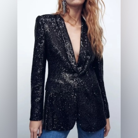 Zara Jackets & Blazers - Zara
Sequenced blazer♥️